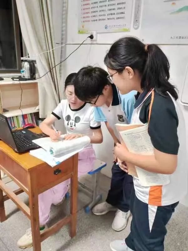感恩过往  重新起航   濂溪区优秀班主任 | 甘志英(图2)