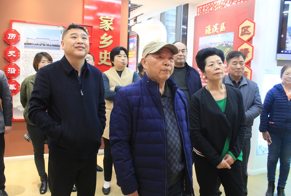 南昌县关工委参观濂溪区一中“三史馆”(图1)