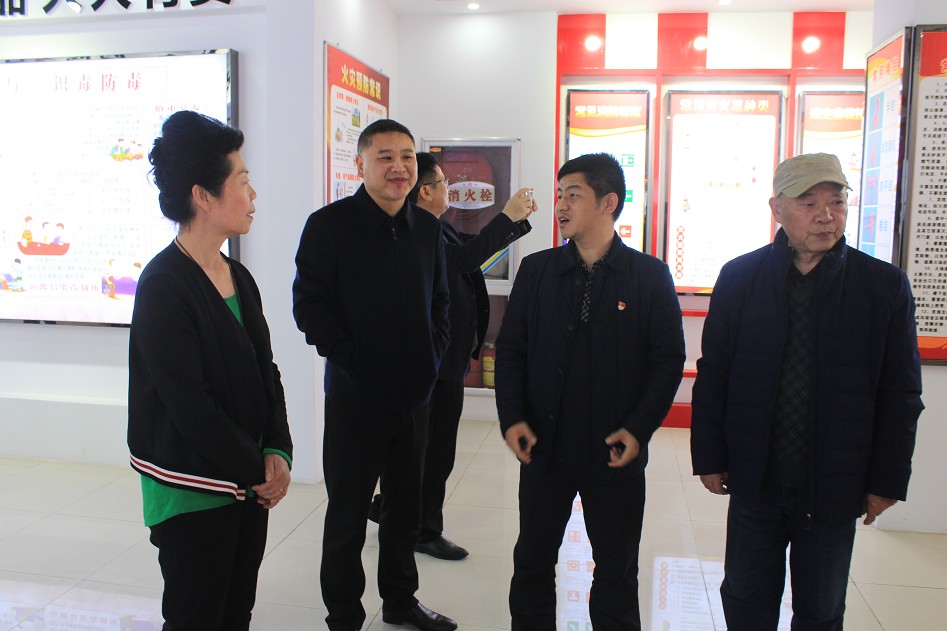 南昌县关工委参观濂溪区一中“三史馆”(图2)