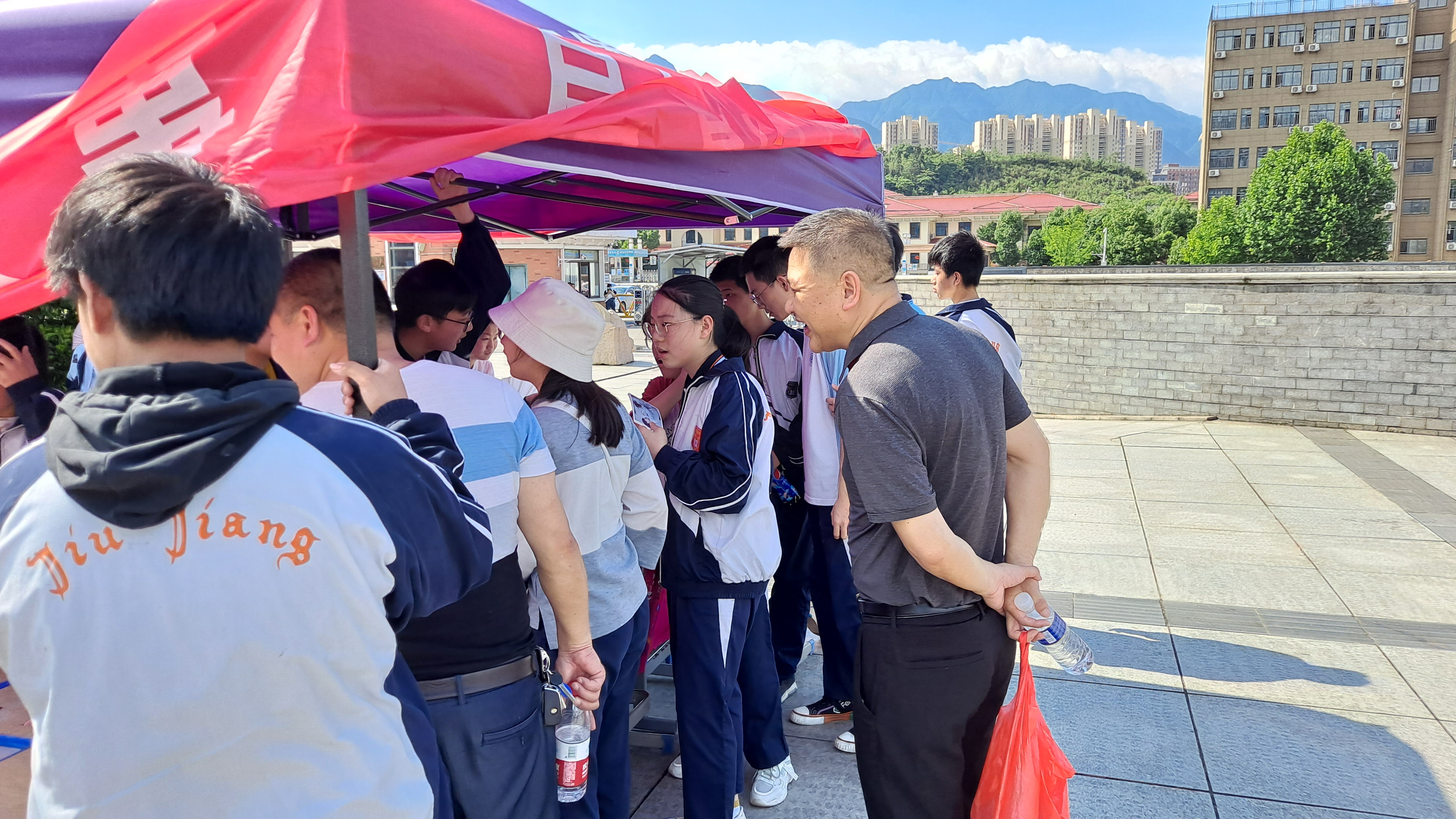 学党史  感党恩  跟党走 ——区一中学子践行初心使命之二(图3)
