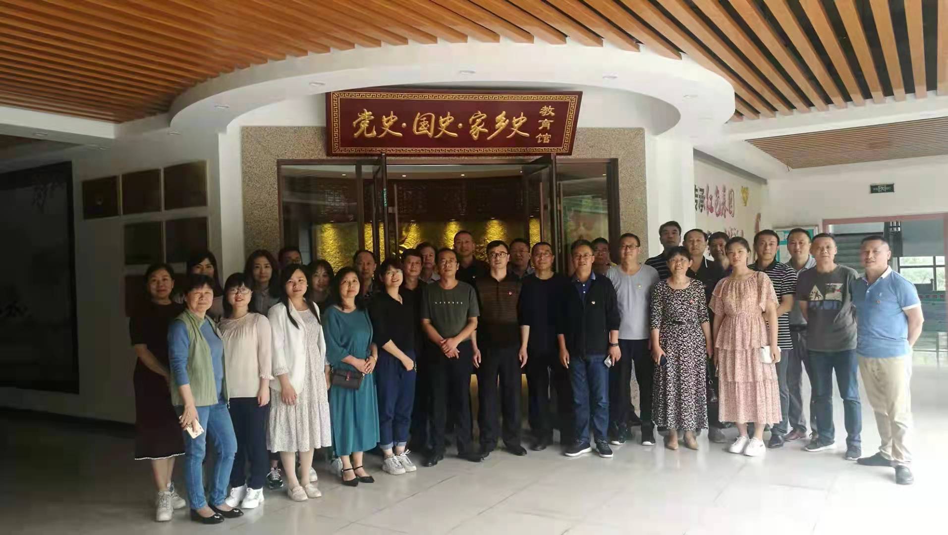 补精神之钙 汲奋进力量 ——高中支部开展传红色基因主题党日活动(图1)