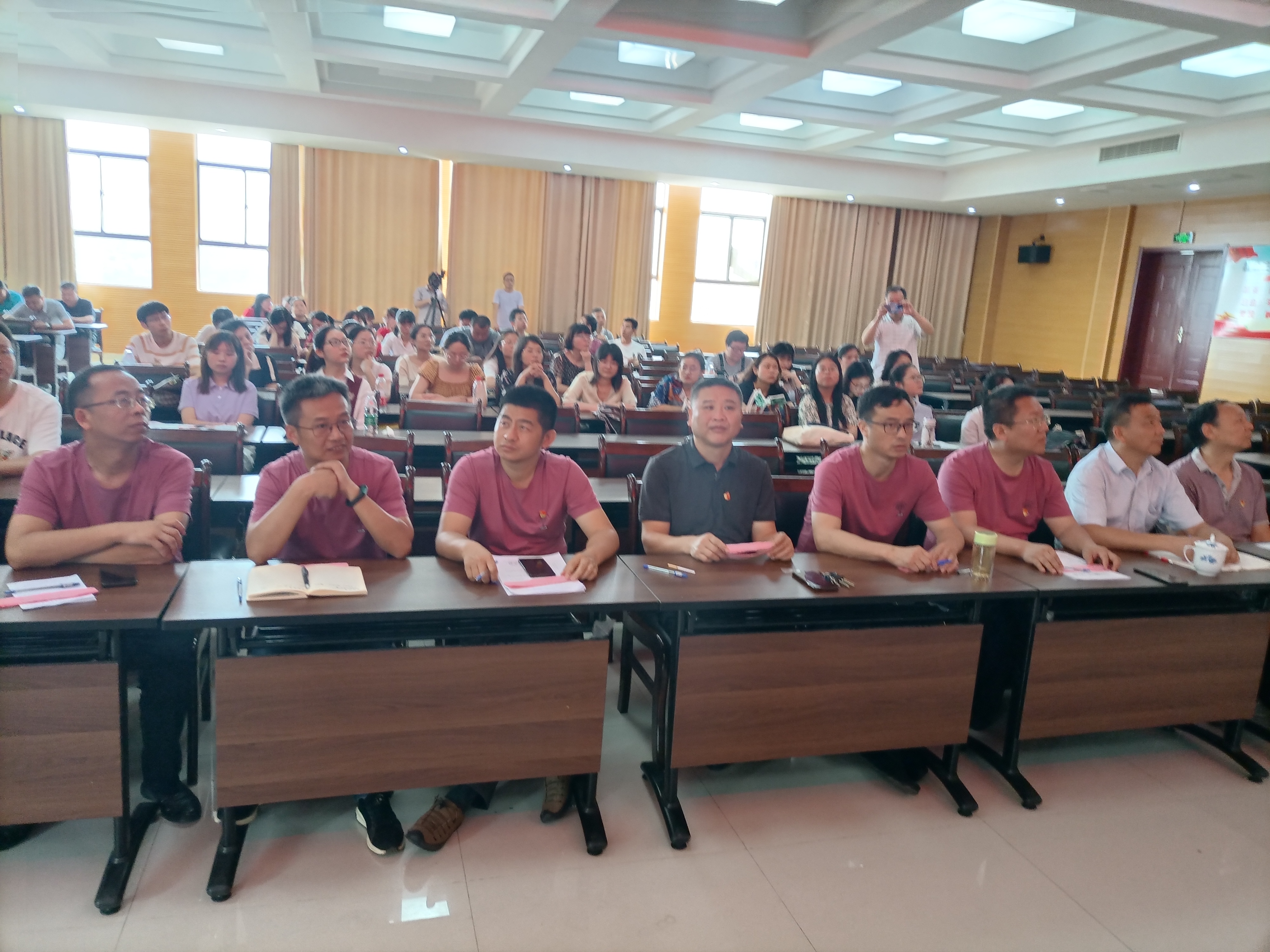 党史学习教育区委宣讲团在区一中宣讲 (教师专场)(图2) 党史学习教育区委宣讲团在区一中宣讲 (教师专场)(图2)