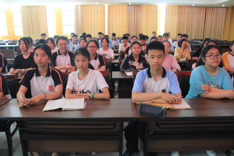 党史学习教育区委宣讲团在区一中宣讲 （初中学生专场）(图3)